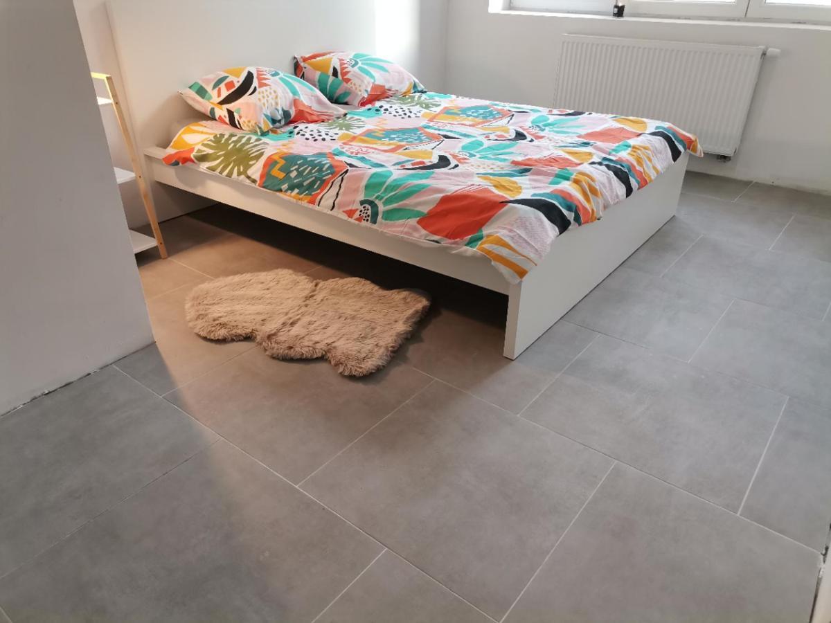 Le Caillou Blanc Apartment Шарлероа Екстериор снимка