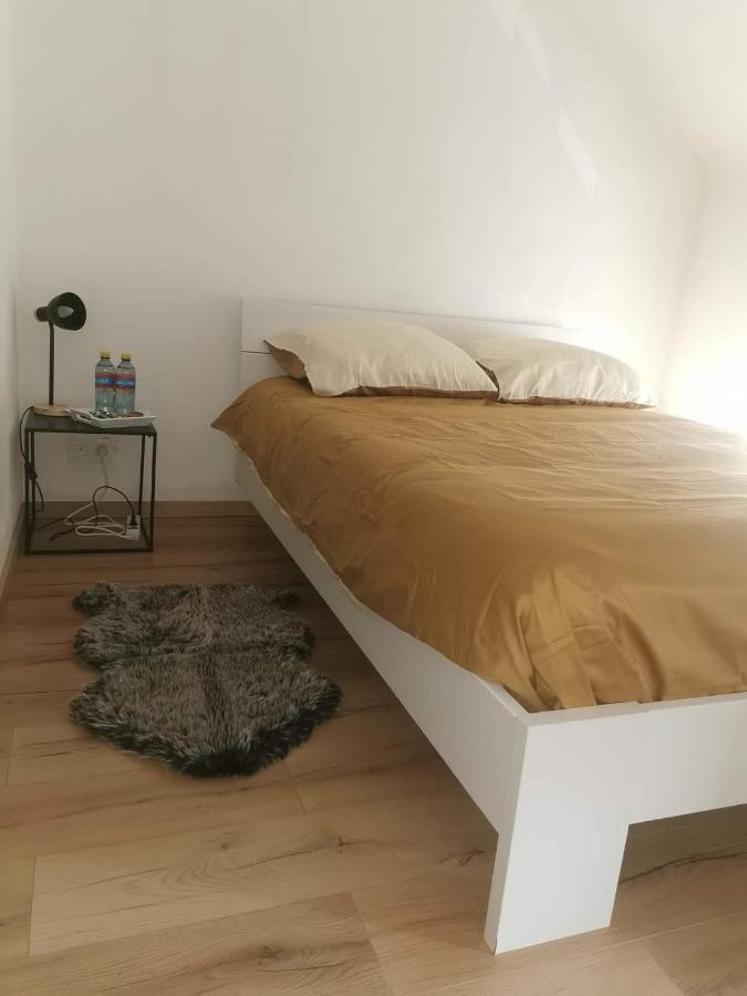 Le Caillou Blanc Apartment Шарлероа Екстериор снимка